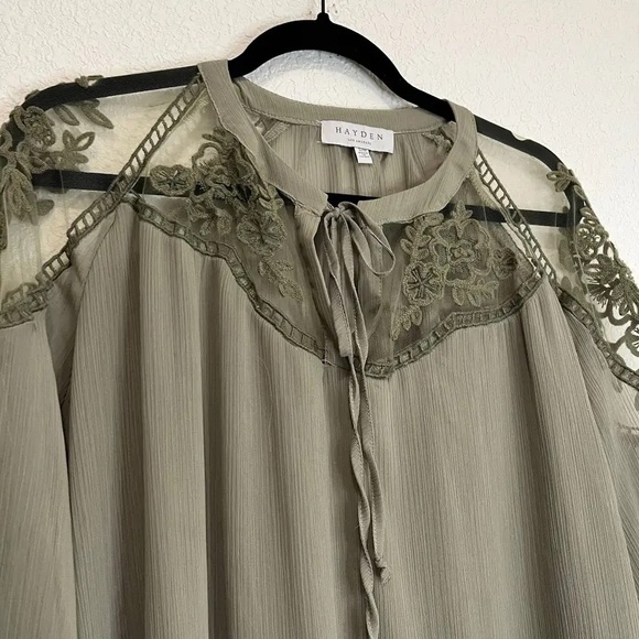 Hayden Los Angeles Green Sheer Floral Tie Neck Ruched Sleeves Top - Picture 2 of 7